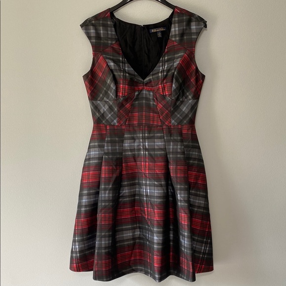 Brooks Brothers Tartan Jacquard Red and Black Women's Pleated Dress Size 12 - Picture 3 of 10